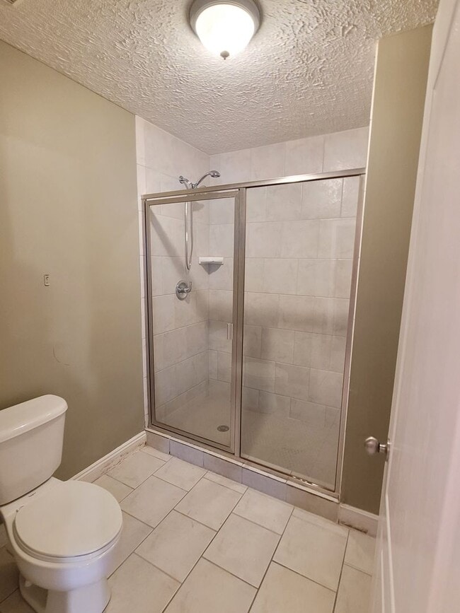 Building Photo - Cherokee Heights - 3 BR|2 BA w/ 2 Car Garage!