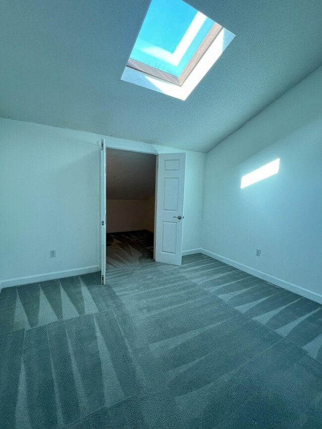 Building Photo - 108 Southlake Ct