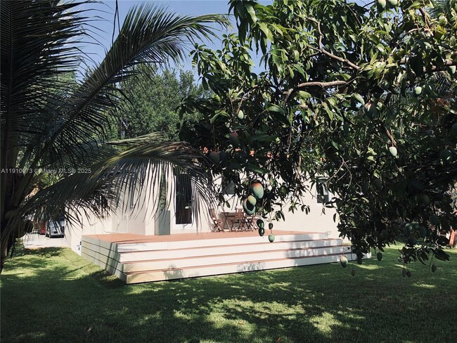 Building Photo - 630 Cardinal St