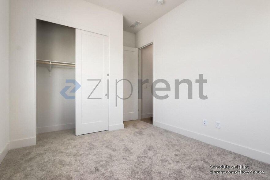 Building Photo - Unit