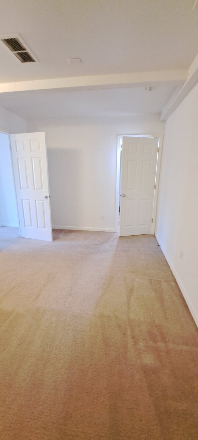 Building Photo - 102 Berwick Cir