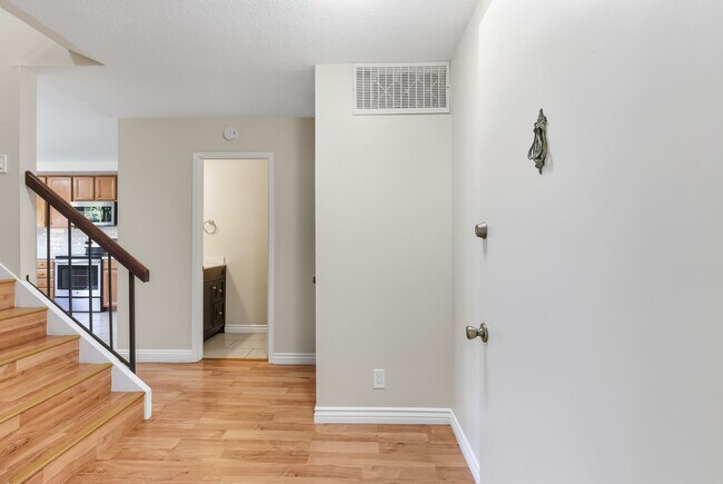 Building Photo - 209 Valley Oak Plaza