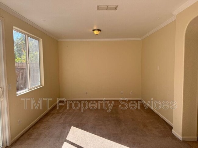 Building Photo - 3066 Staysail St