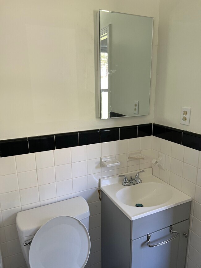 Building Photo - 4454 Roberta Cir