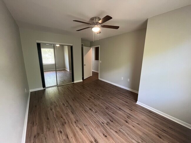 Building Photo - 3-Bedroom Townhome Covington