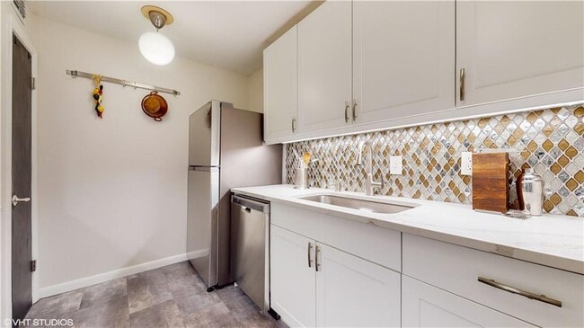 Building Photo - 1177 Church St