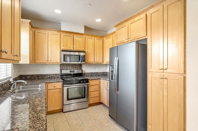 Building Photo - 581 Bridgeport Terrace