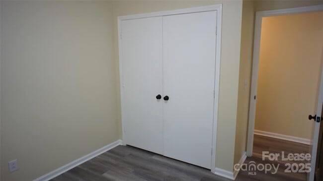 Building Photo - 8306 Summerglen Cir