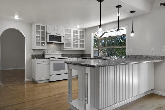 Building Photo - 976 Pizarro Ln