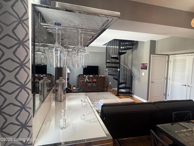 Building Photo - 604 S 3rd St