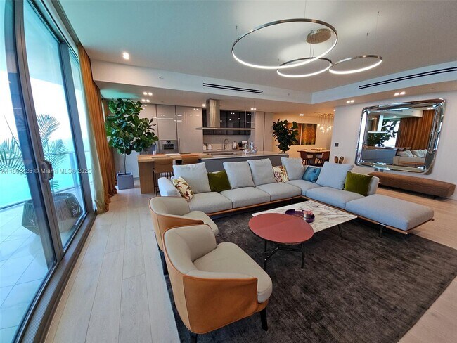Building Photo - 15701 Collins Ave