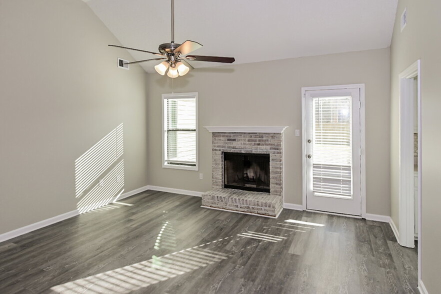 Building Photo - 6801 Bramble Ln