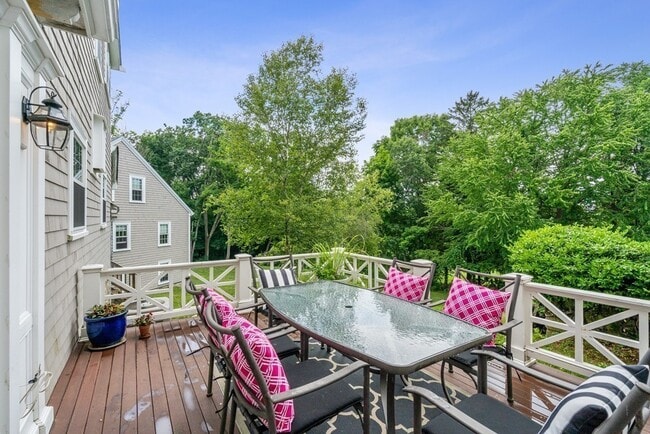 Building Photo - 205 Sohier St