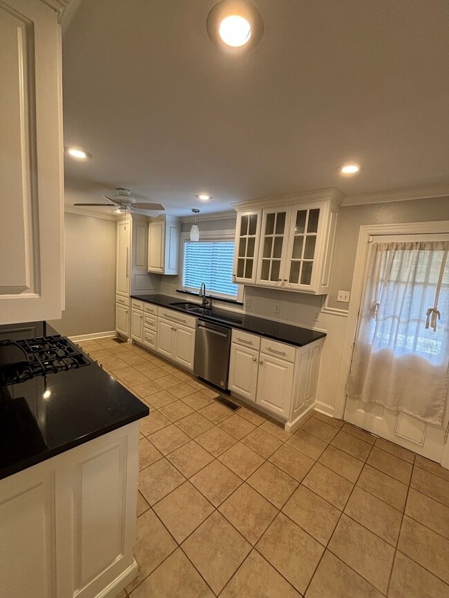 Building Photo - Updated 3 bedroom 1 bathroom Home in Kingwood Area of Little Rock