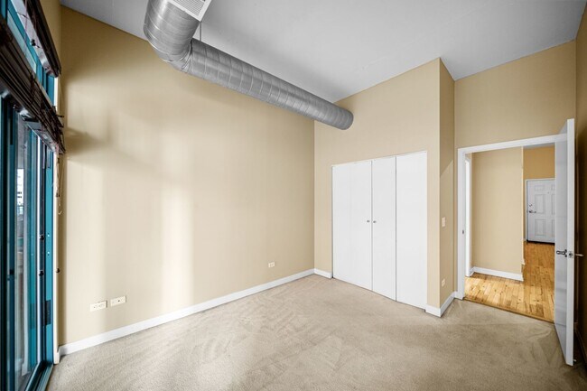 Building Photo - 910 W Madison St