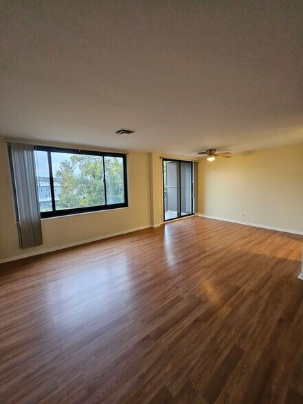 Primary Photo - 3450 Toledo Terrace