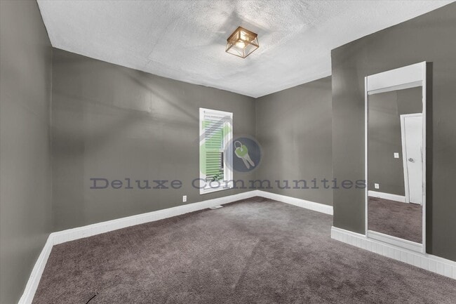 Building Photo - 636 Livingston Ave NE