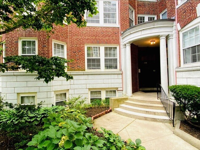 Building Photo - 41 Bowdoin St