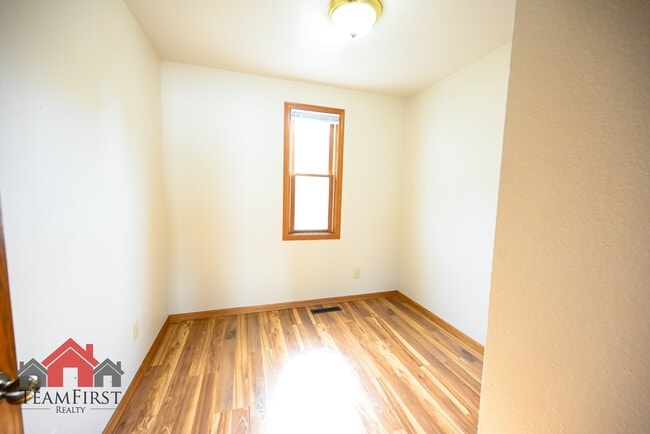 Building Photo - 608 Central St