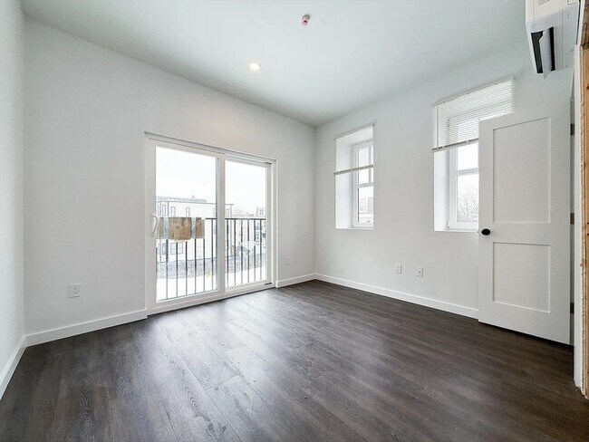 Building Photo - 71 Perrin St