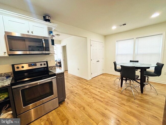 Building Photo - 273 4th Ave