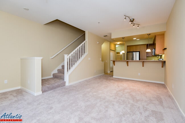 Building Photo - Japantown Townhouse | Stainless Steel Appliances | Central A/C