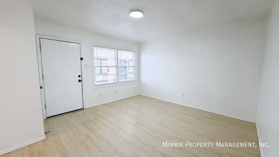 Building Photo - 5005 Ave W.-9