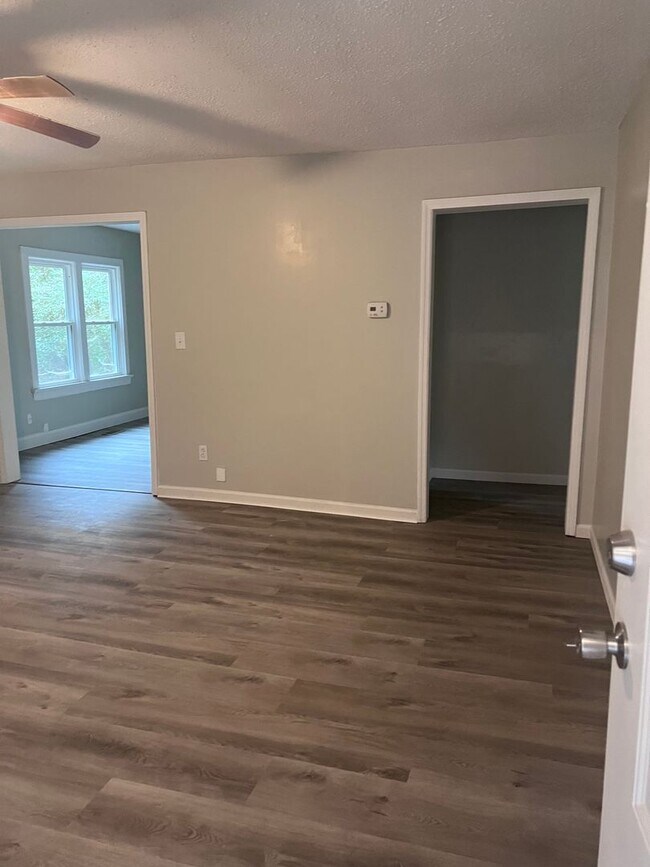 Building Photo - Spacious 3 Bedroom House in Rossville