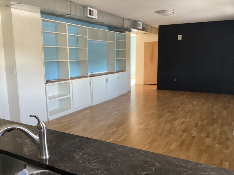 Building Photo - 2835 W Parkside Pl