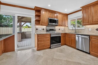 Building Photo - 7813 Kenway Pl W