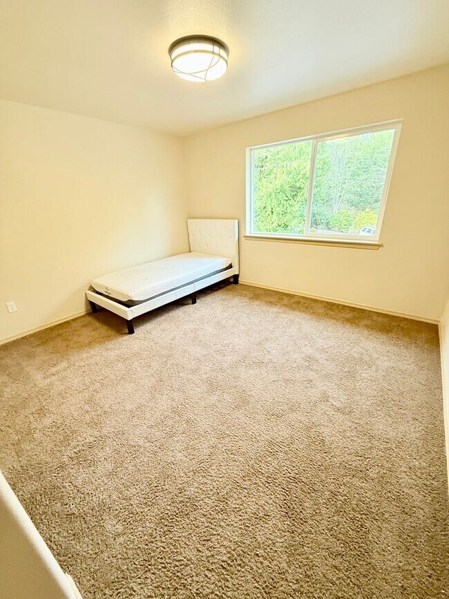 Building Photo - Beautiful house in Maple View Meadows.