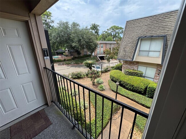 Building Photo - 1807 Stoney Brook Dr