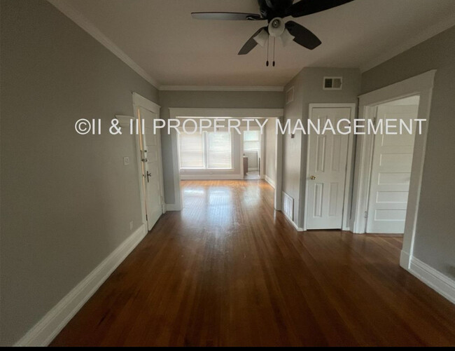 Building Photo - 217 W 37th St