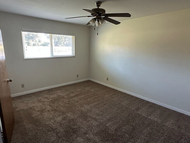 Building Photo - 11465 Ave 200