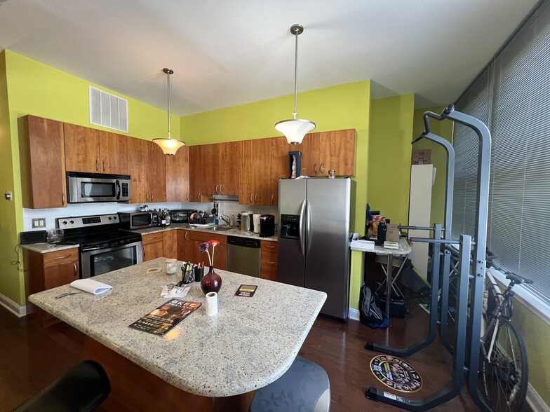 Building Photo - 1100 S Broad St