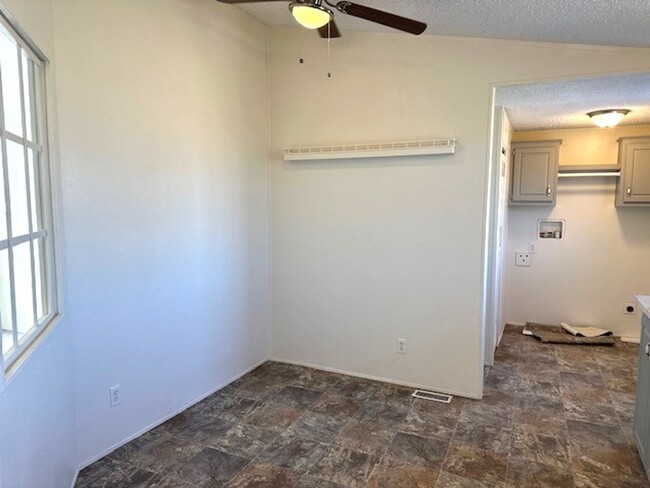 Building Photo - 3 bedroom/2 bath double wide in Spring Creek