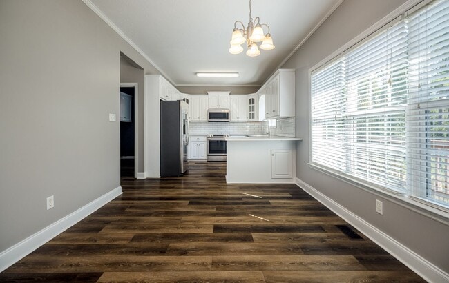 Building Photo - 4893 Somerset Dr