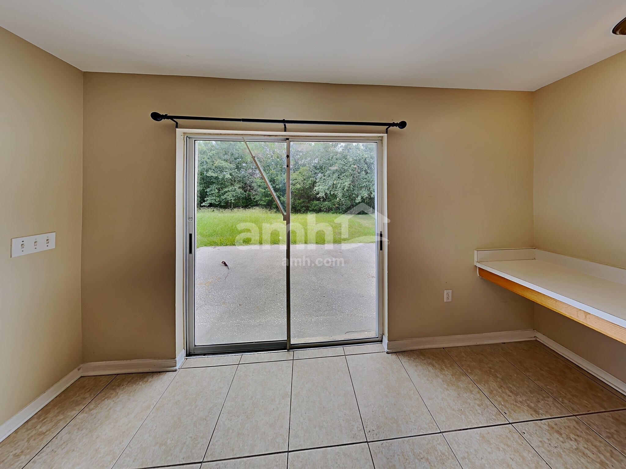 Building Photo - 30500 Birdhouse Dr