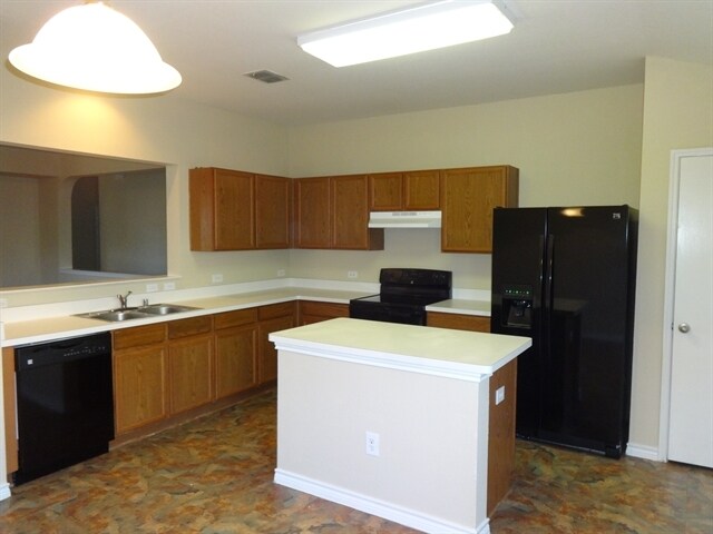 Building Photo - 820 Bee Creek Ln