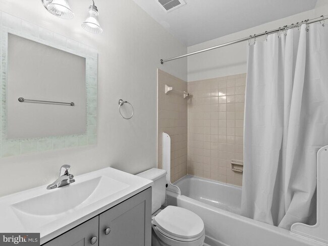 Building Photo - 2178 Mager Dr