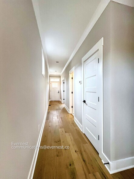 Building Photo - 1107 Walsh St