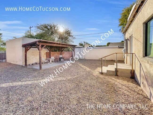 Building Photo - Charming 1-Bedroom Home Near UofA – Modern...