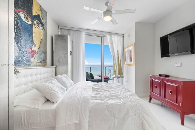 Building Photo - 17001 Collins Ave