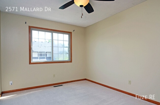 Building Photo - 2571 Mallard Dr