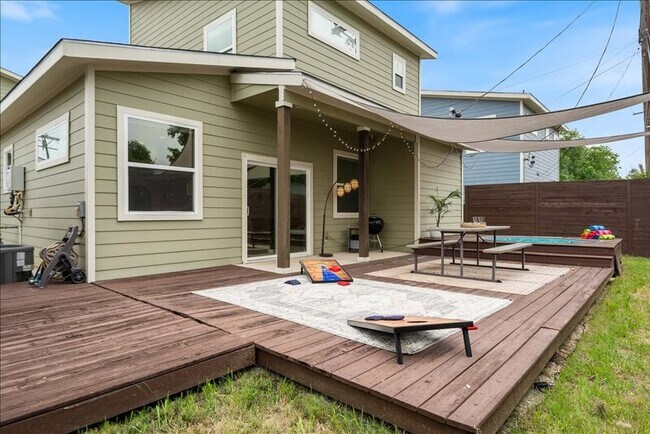 Building Photo - 6301 Santos St