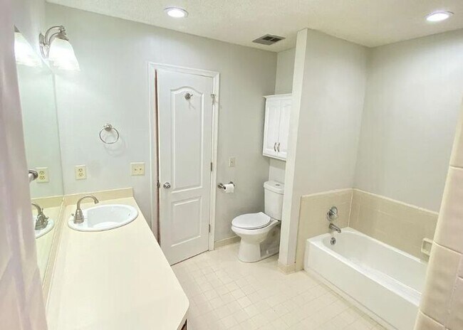 Building Photo - 261 Conrad Cir