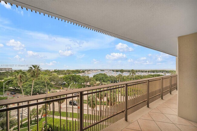Building Photo - 2901 S Bayshore Dr