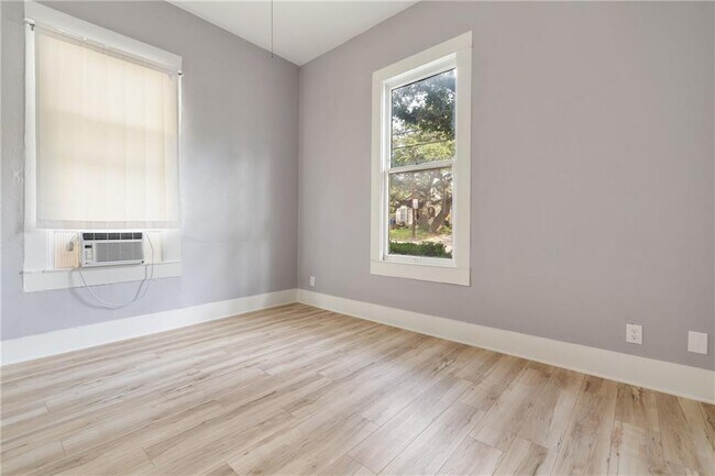 Building Photo - 3210 Hampton Rd