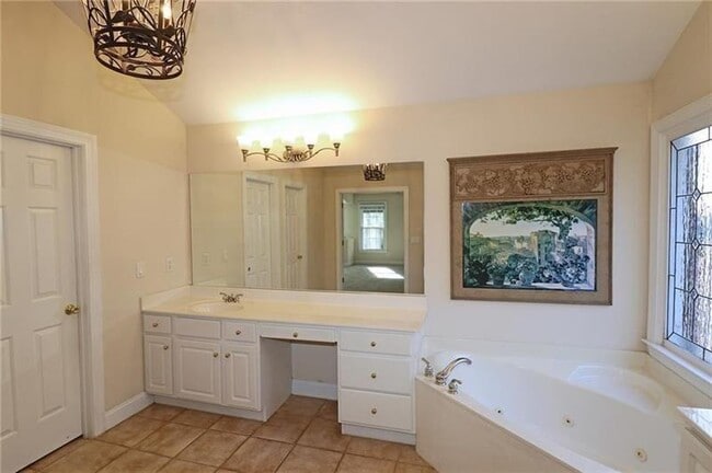 Building Photo - 1183 Dunwoody Village Dr