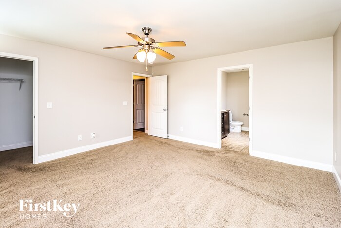 Building Photo - 495 River Crest Dr N